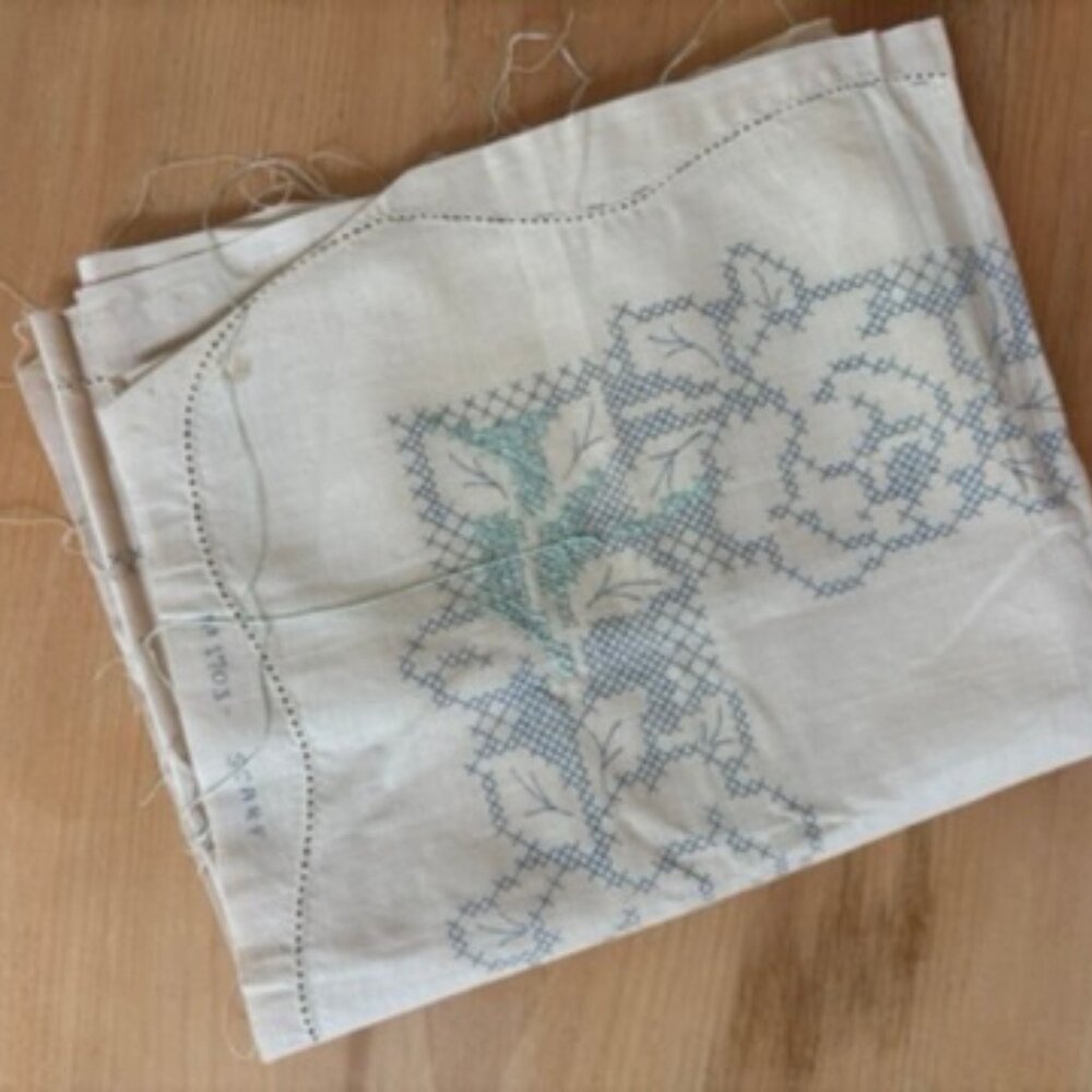 Vintage Unfinished Cross Stitch Embroidery Dresser Scarf